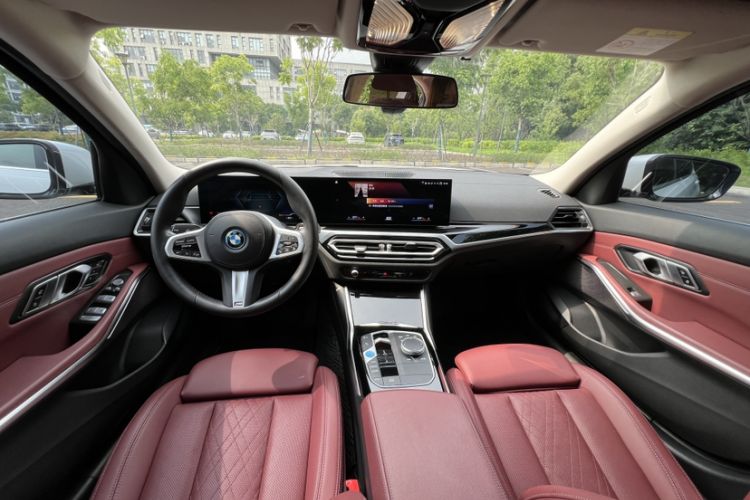 Used BMW i3 2022 eDrive 35 L Interior 6