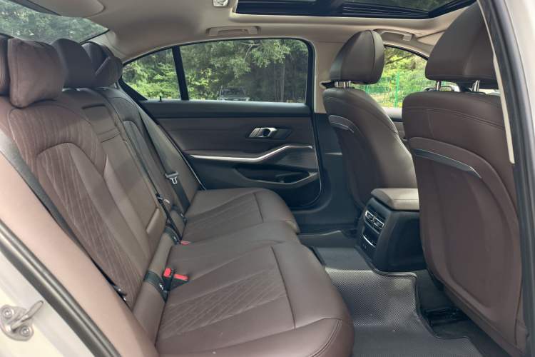 Used BMW i3 2022 eDrive 35 L Interior 6