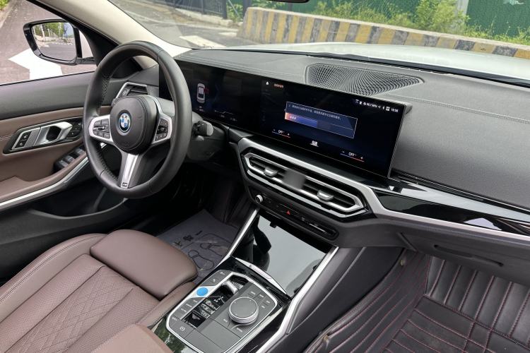Used BMW i3 2022 eDrive 35 L Interior 6