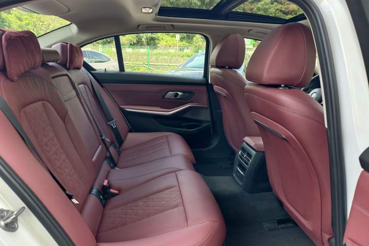Used BMW i3 2022 eDrive 35 L Interior 7