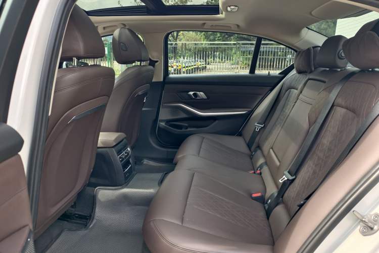 Used BMW i3 2022 eDrive 35 L Interior 7