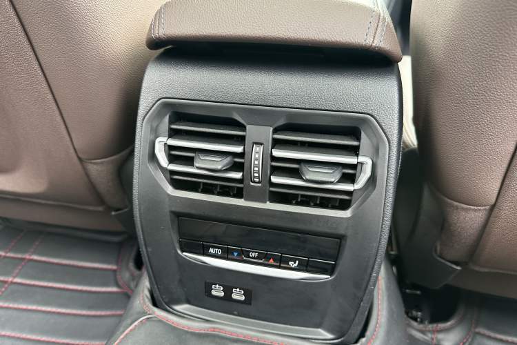 Used BMW i3 2022 eDrive 35 L Interior 9