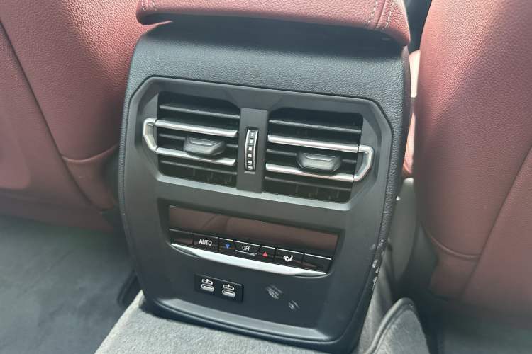 Used BMW i3 2022 eDrive 35 L Interior 9