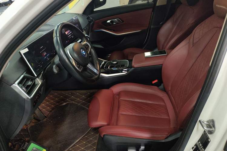 Used BMW i3 2022 eDrive 35 L Left Front Seat