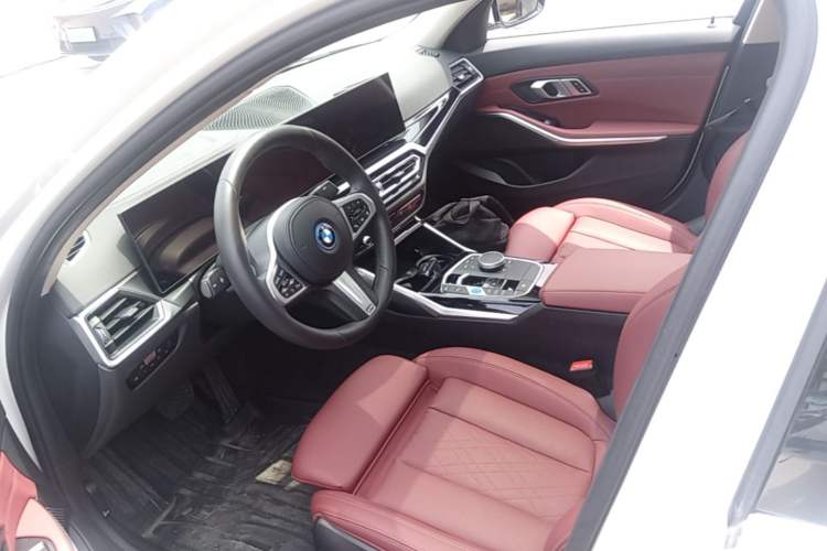 Used BMW i3 2022 eDrive 35 L Left Front Seat