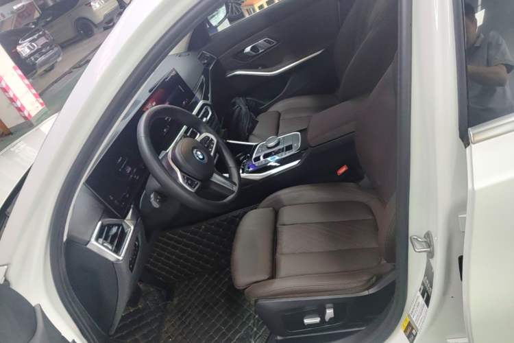Used BMW i3 2022 eDrive 35 L Left Front Seat