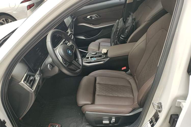 Used BMW i3 2022 eDrive 35 L Left Front Seat