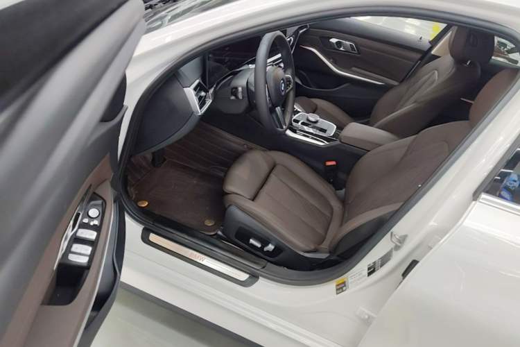 Used BMW i3 2022 eDrive 35 L Left Front Seat