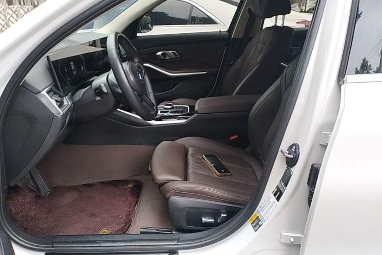 Used BMW i3 2022 eDrive 35 L Left Front Seat