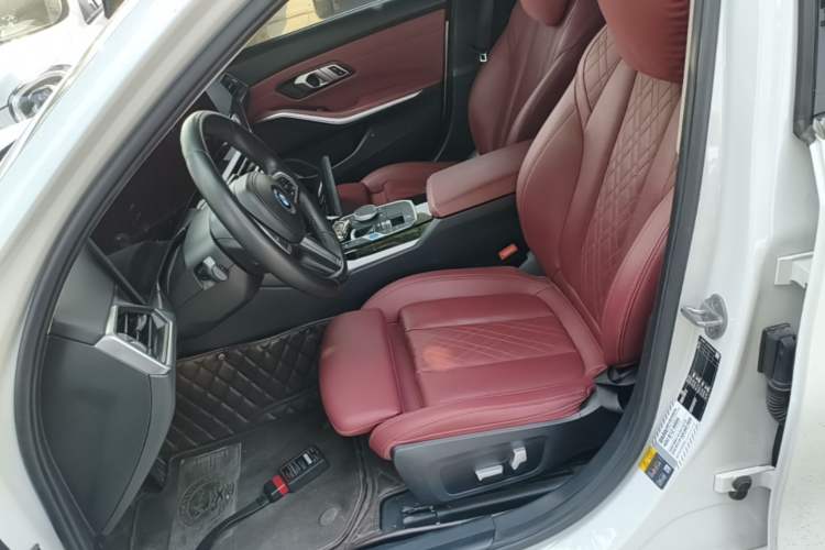 Used BMW i3 2022 eDrive 35 L Left Front Seat