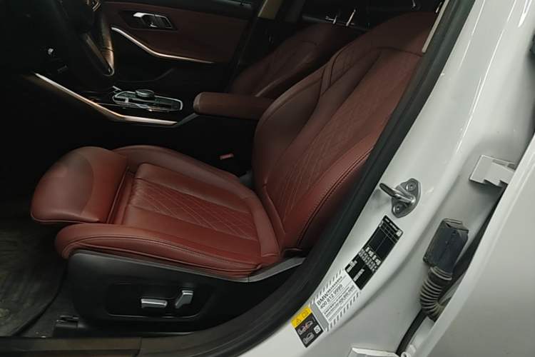 Used BMW i3 2022 eDrive 35 L Left Front Seat