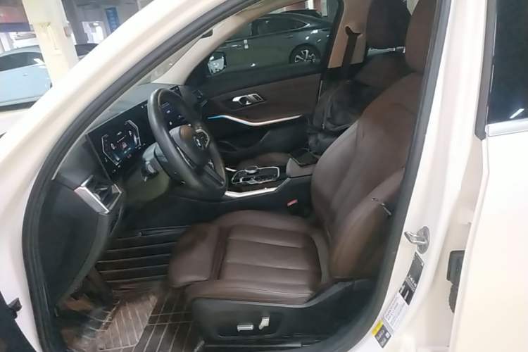 Used BMW i3 2022 eDrive 35 L Left Front Seat