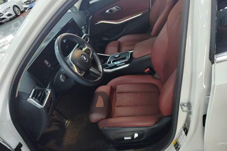Used BMW i3 2022 eDrive 35 L Left Front Seat