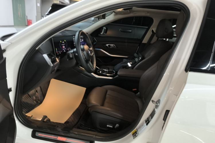 Used BMW i3 2022 eDrive 35 L Left Front Seat