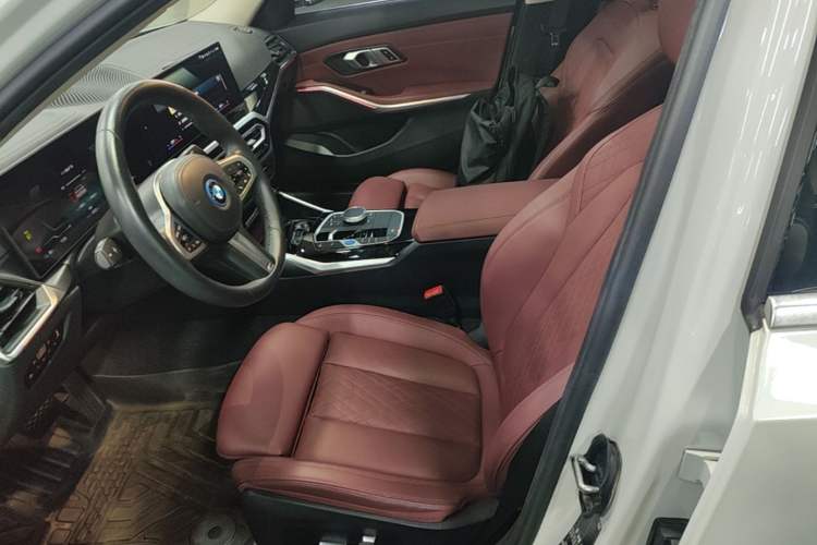 Used BMW i3 2022 eDrive 35 L Left Front Seat