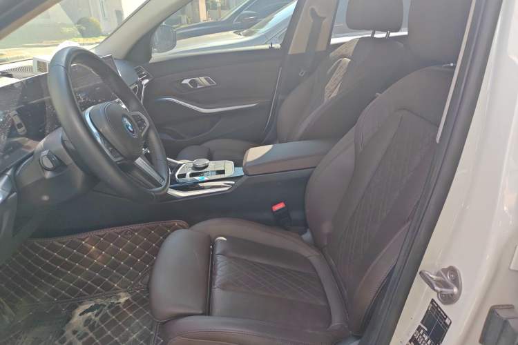 Used BMW i3 2022 eDrive 35 L Left Front Seat