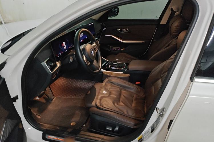 Used BMW i3 2022 eDrive 35 L Left Front Seat