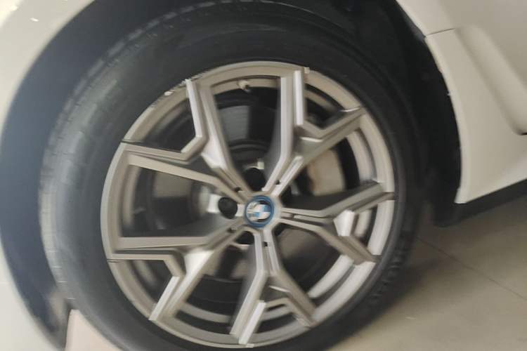 Used BMW i3 2022 eDrive 35 L Left Front Wheel Hub