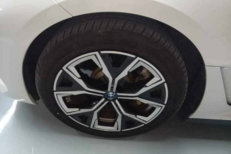 Used BMW i3 2022 eDrive 35 L Left Front Wheel Hub