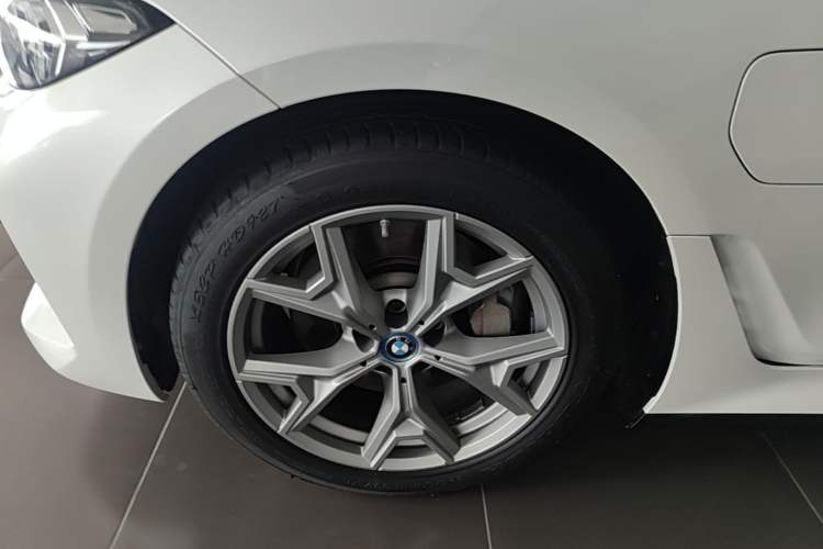 Used BMW i3 2022 eDrive 35 L Left Front Wheel Hub