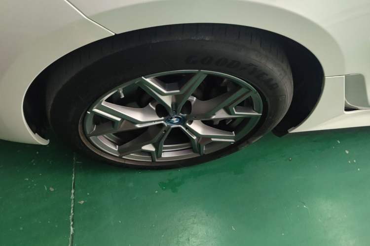 Used BMW i3 2022 eDrive 35 L Left Front Wheel Hub
