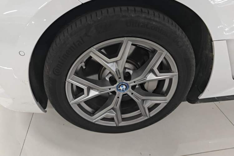 Used BMW i3 2022 eDrive 35 L Left Front Wheel Hub