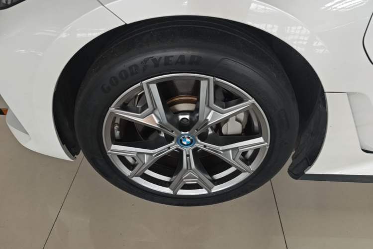 Used BMW i3 2022 eDrive 35 L Left Front Wheel Hub