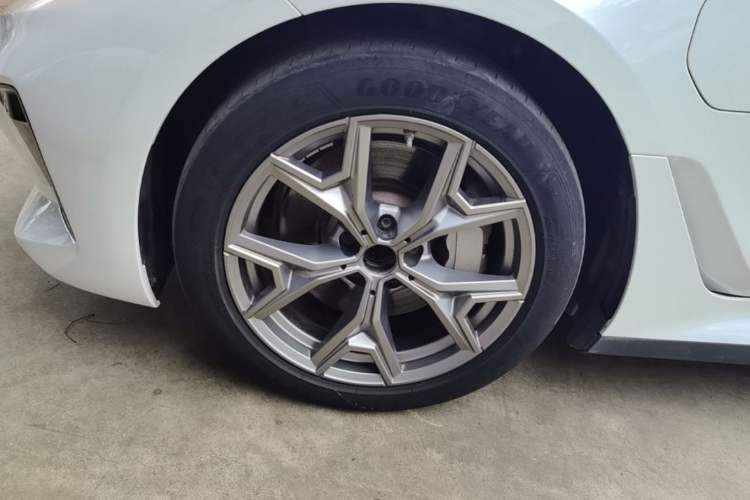 Used BMW i3 2022 eDrive 35 L Left Front Wheel Hub
