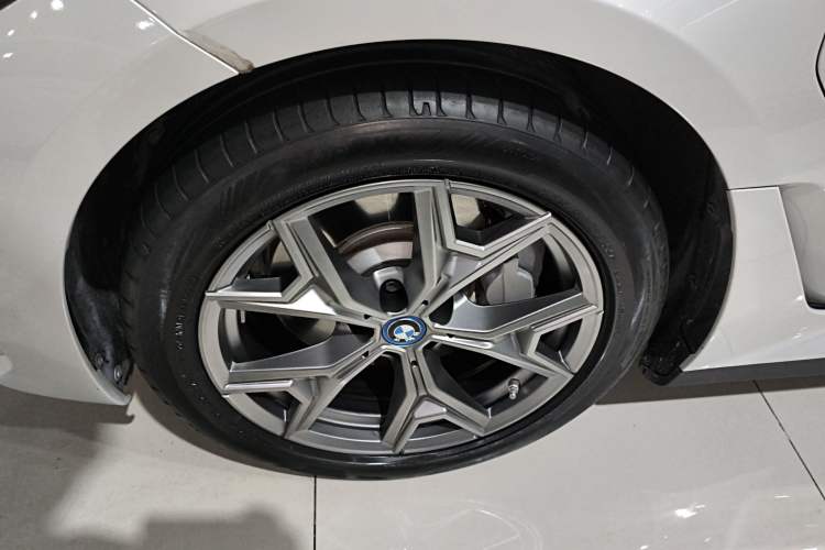 Used BMW i3 2022 eDrive 35 L Left Front Wheel Hub