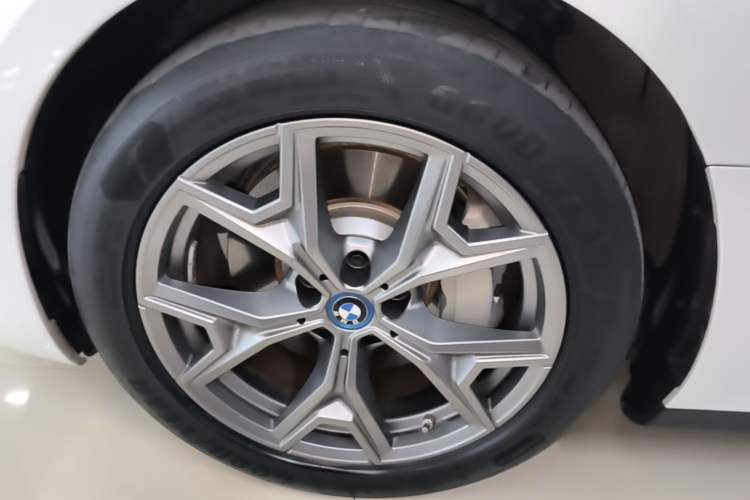Used BMW i3 2022 eDrive 35 L Left Front Wheel Hub