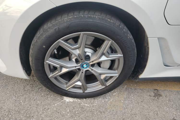 Used BMW i3 2022 eDrive 35 L Left Front Wheel Hub