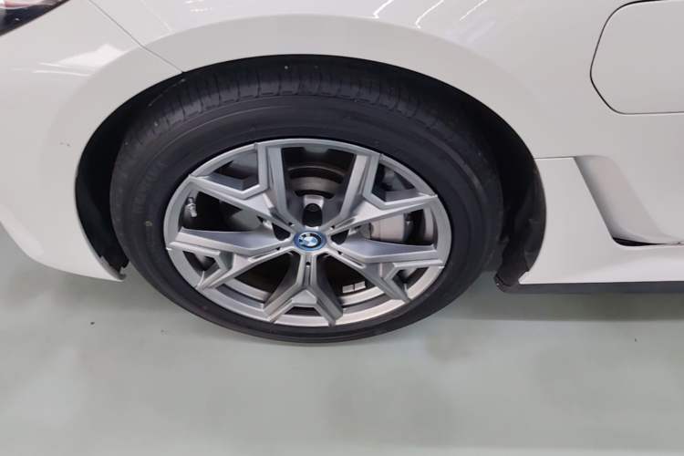 Used BMW i3 2022 eDrive 35 L Left Front Wheel Hub
