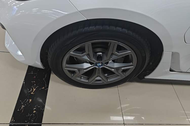 Used BMW i3 2022 eDrive 35 L Left Front Wheel Hub