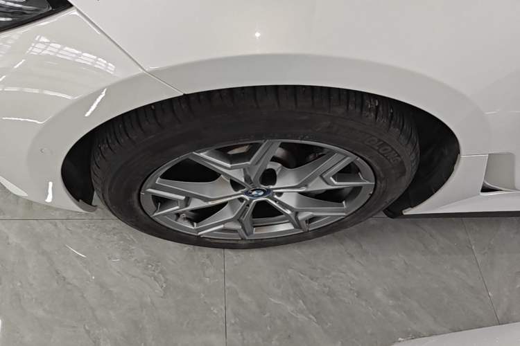 Used BMW i3 2022 eDrive 35 L Left Front Wheel Hub