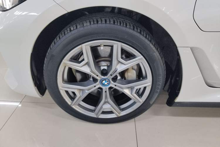 Used BMW i3 2022 eDrive 35 L Left Front Wheel Hub