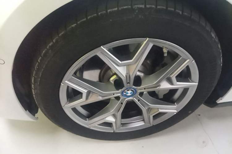 Used BMW i3 2022 eDrive 35 L Left Front Wheel Hub
