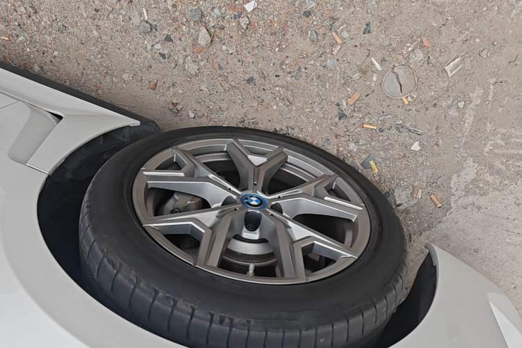 Used BMW i3 2022 eDrive 35 L Left Front Wheel Hub