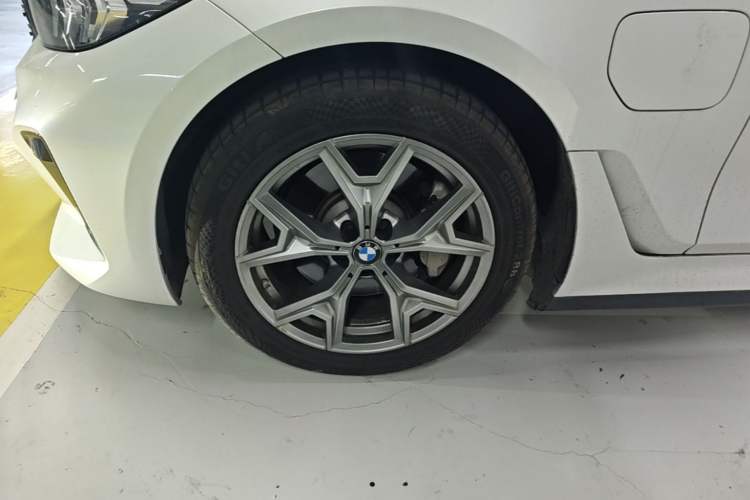Used BMW i3 2022 eDrive 35 L Left Front Wheel Hub