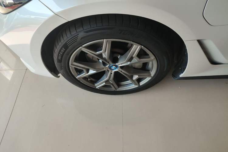 Used BMW i3 2022 eDrive 35 L Left Front Wheel Hub