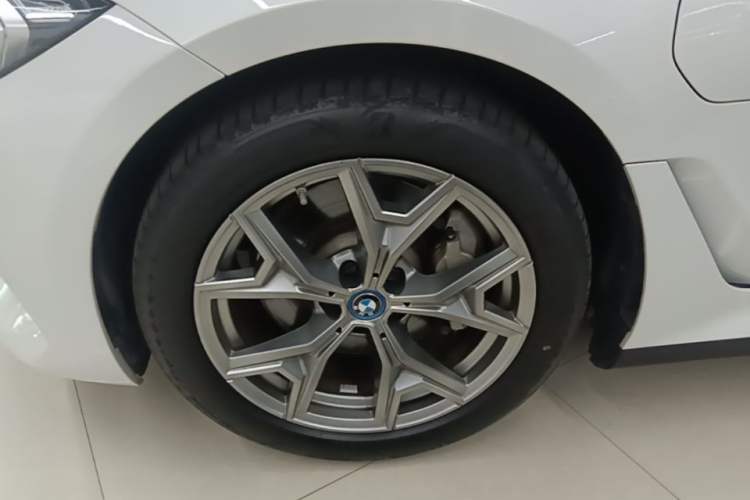 Used BMW i3 2022 eDrive 35 L Left Front Wheel Hub