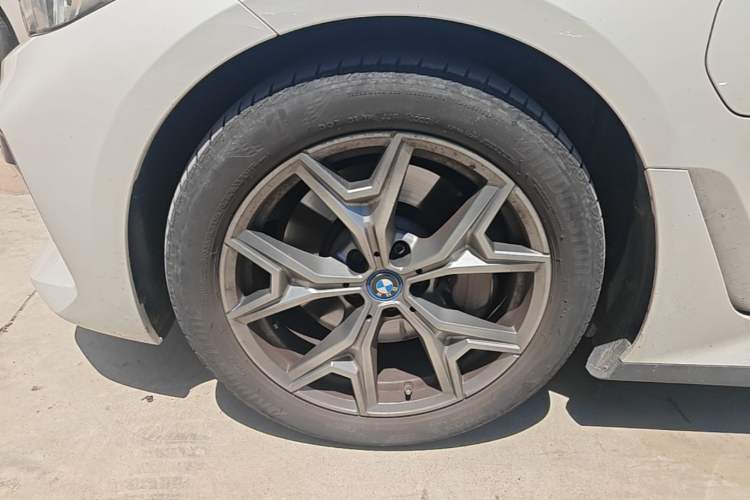 Used BMW i3 2022 eDrive 35 L Left Front Wheel Hub