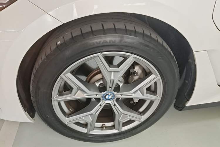Used BMW i3 2022 eDrive 35 L Left Front Wheel Hub