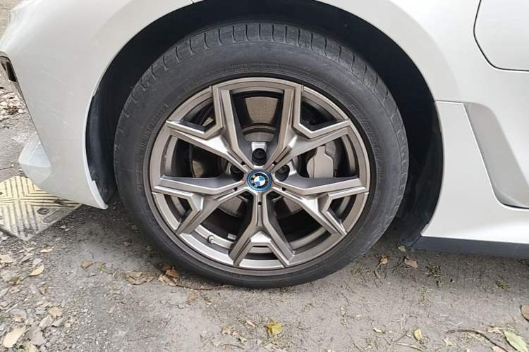 Used BMW i3 2022 eDrive 35 L Left Front Wheel Hub