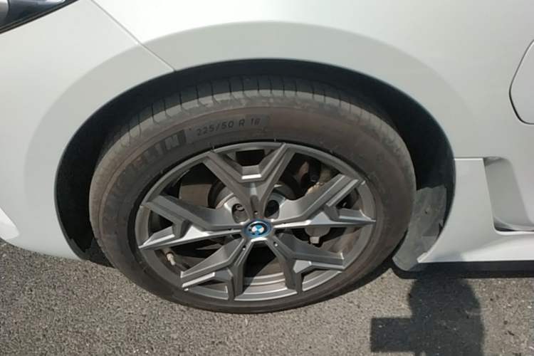 Used BMW i3 2022 eDrive 35 L Left Front Wheel Hub