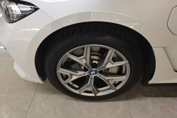 Used BMW i3 2022 eDrive 35 L Left Front Wheel Hub