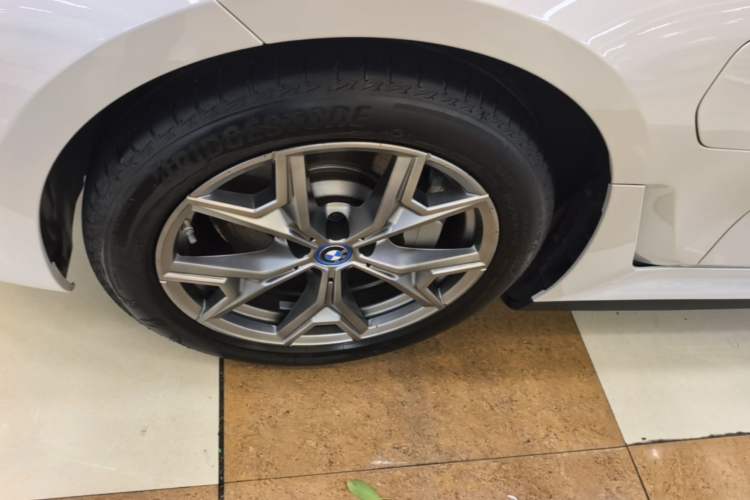 Used BMW i3 2022 eDrive 35 L Left Front Wheel Hub