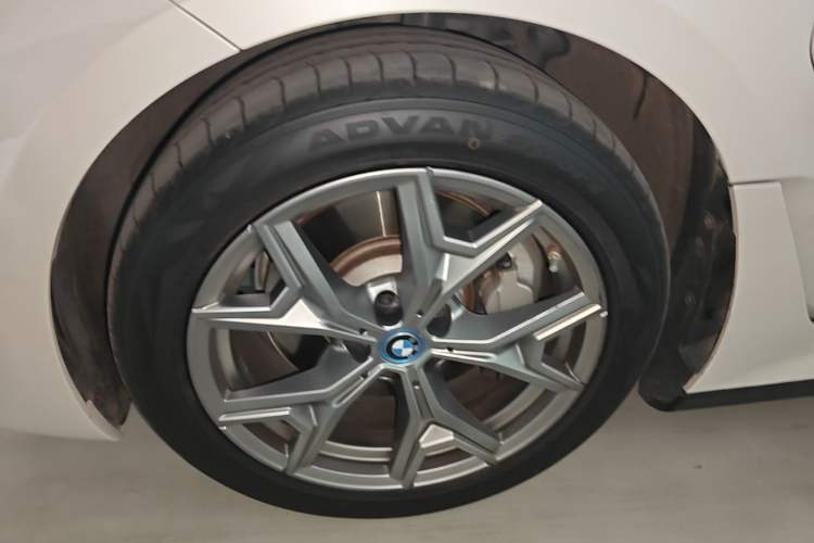 Used BMW i3 2022 eDrive 35 L Left Front Wheel Hub