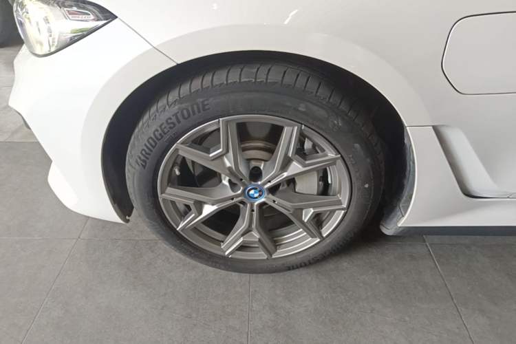 Used BMW i3 2022 eDrive 35 L Left Front Wheel Hub