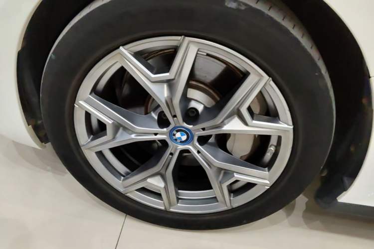 Used BMW i3 2022 eDrive 35 L Left Front Wheel Hub