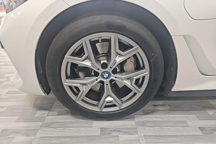 Used BMW i3 2022 eDrive 35 L Left Front Wheel Hub